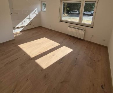 Appartement im Sanierten 4 Parteien MFH in MG-Hardterbroich