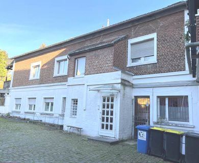 Solides Wohn-Geschäftshaus am Schloß mit Potential!