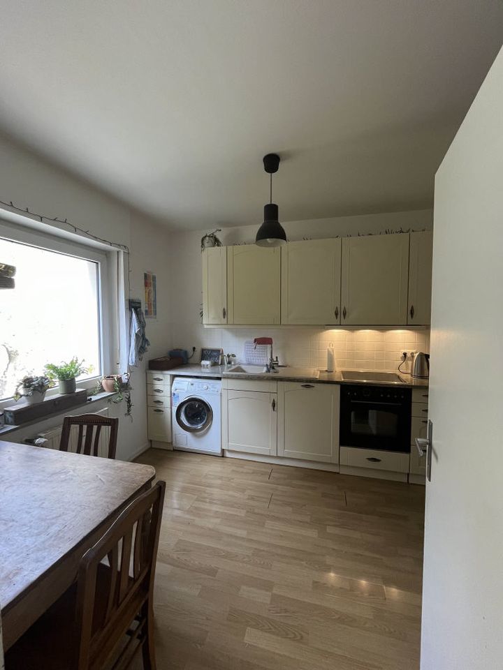 2,5 Zimmer mit  Balkon  in 1 Etage ,41061 MG    V2242