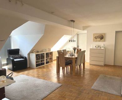 Solides Wohn-Geschäftshaus am Schloß mit Potential!